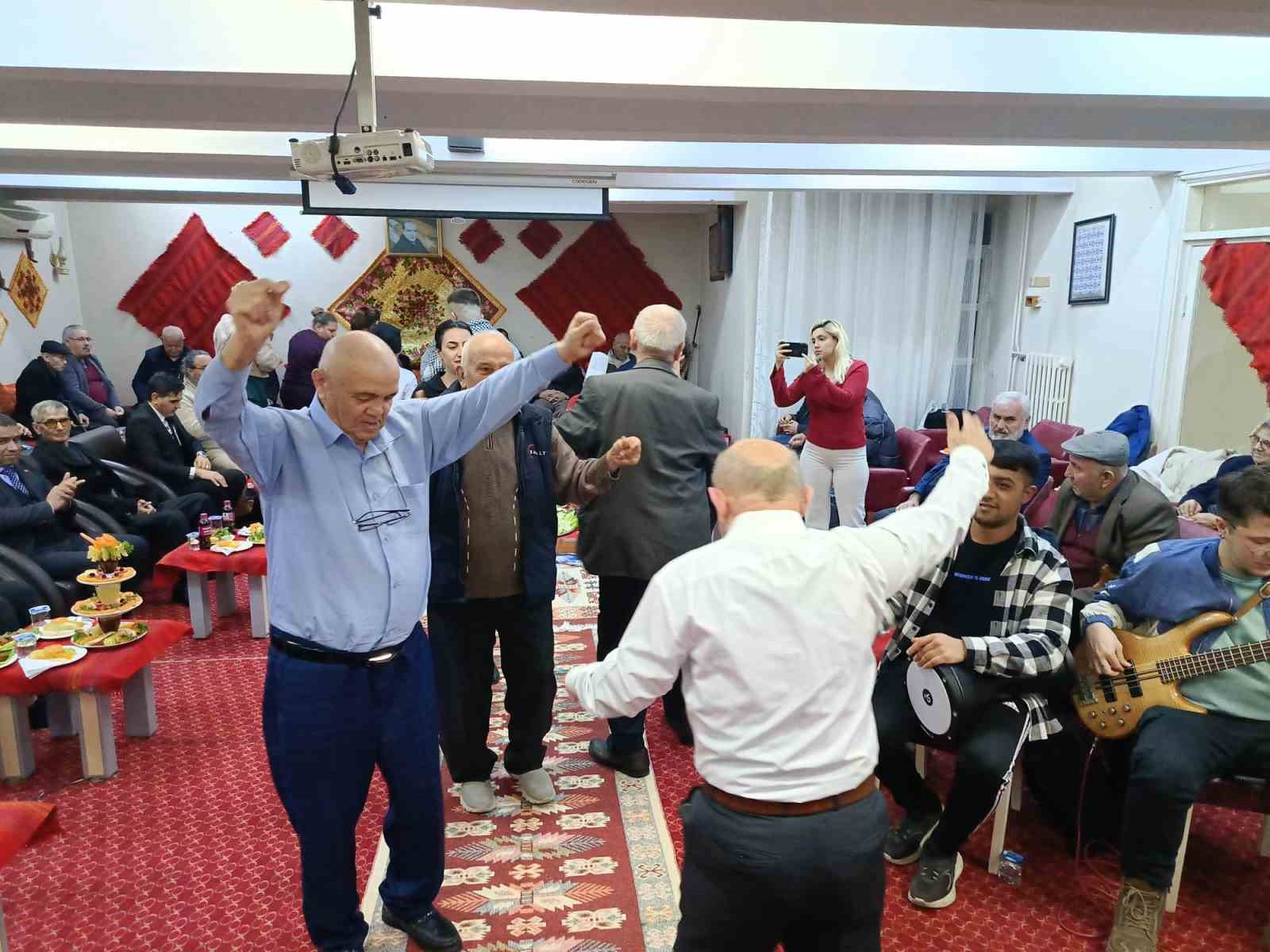 edirnede huzurevinde sira gecesi gonuller bir oldu yuzler guldu 6 qUtLnYTI