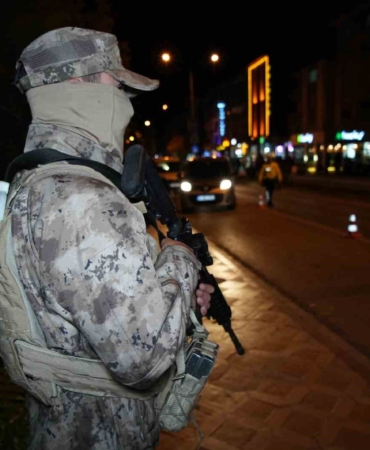 edirnede-huzurlu-sokaklar-uygulamasi-ruhsatsiz-tabanca-ele-gecirildi-15-sofore-178-bin-tl-ceza-1UecC8N3.jpg