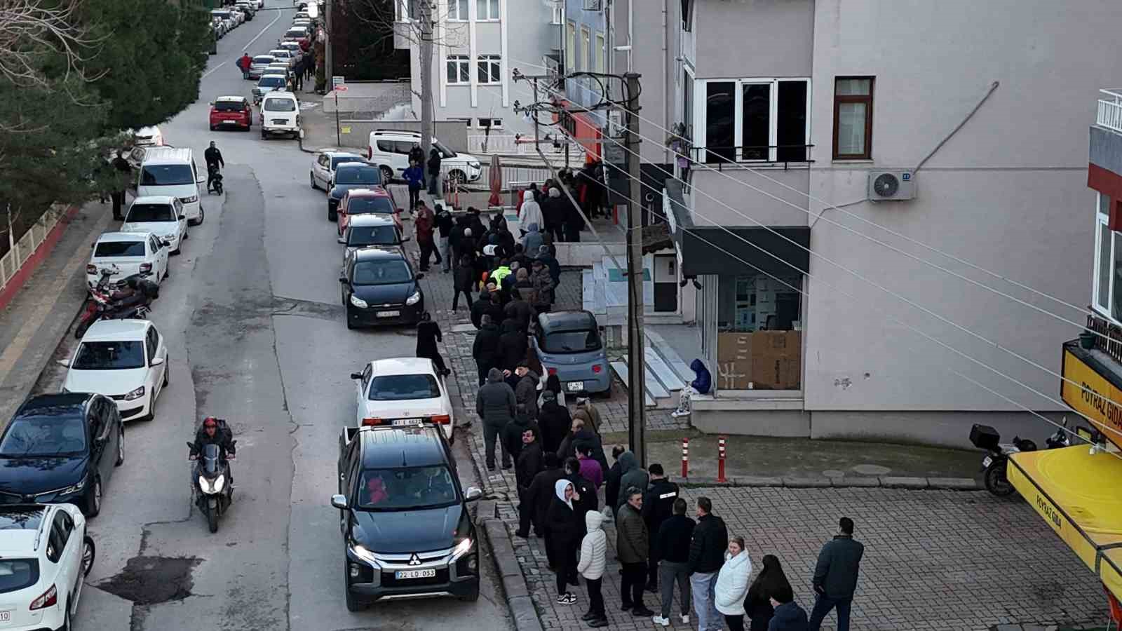edirnede iftar oncesi pide kuyrugu firinlarin onu doldu tasti 1 nRebn6MF