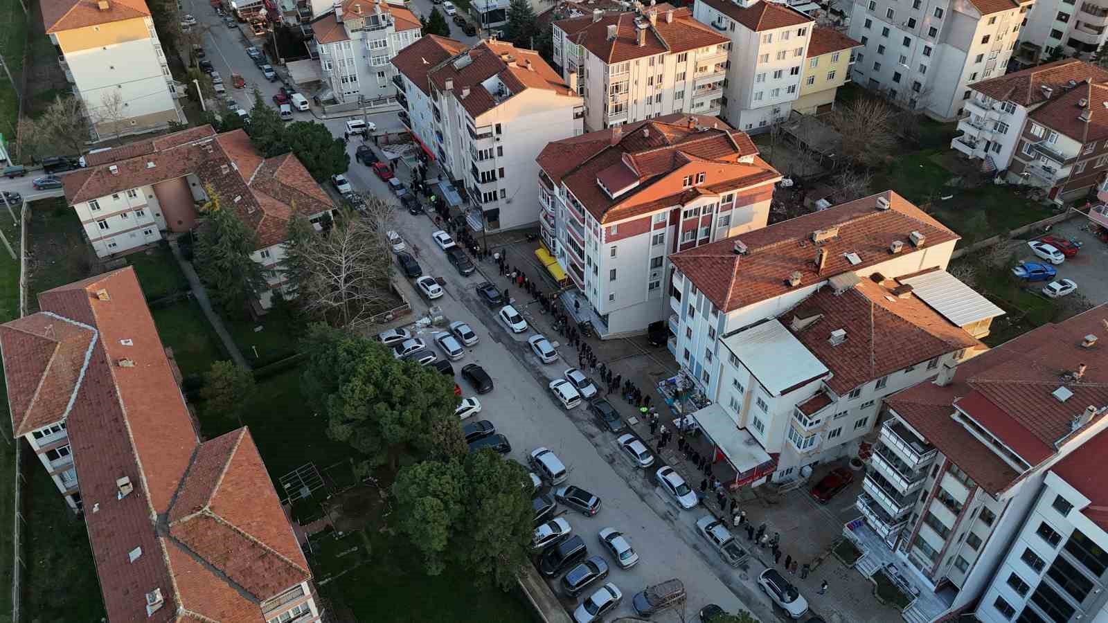 edirnede iftar oncesi pide kuyrugu firinlarin onu doldu tasti 3 hOr69m7s