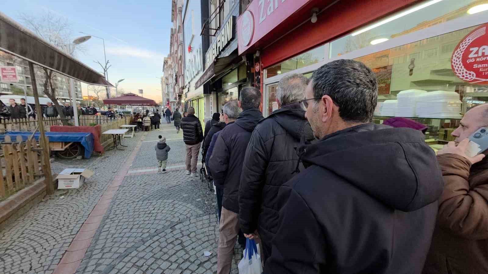 edirnede iftar oncesi pide kuyrugu firinlarin onu doldu tasti 6 APiAqssD