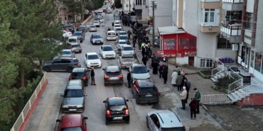 edirnede-iftar-oncesi-pide-kuyrugu-firinlarin-onu-doldu-tasti-QAkrOm8L.jpg
