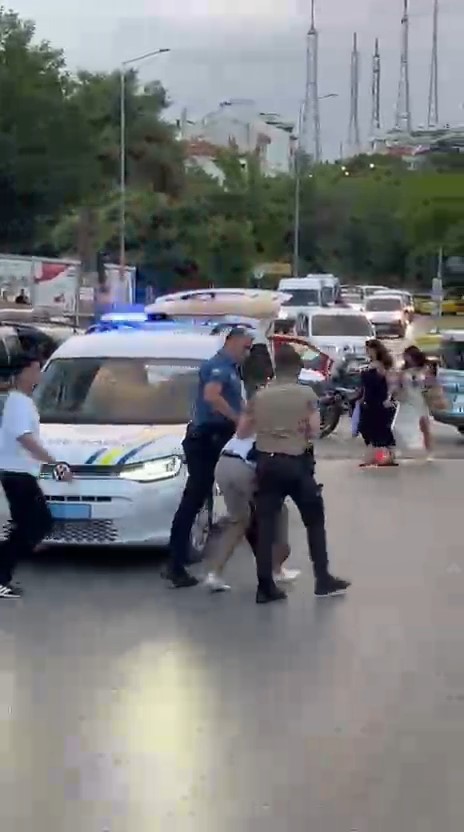 Edirne’de iki aile arasındaki kavgayı polis ayırdı 6 edirnede iki aile arasindaki kavgayi polis ayirdi 2 DSc3trz6