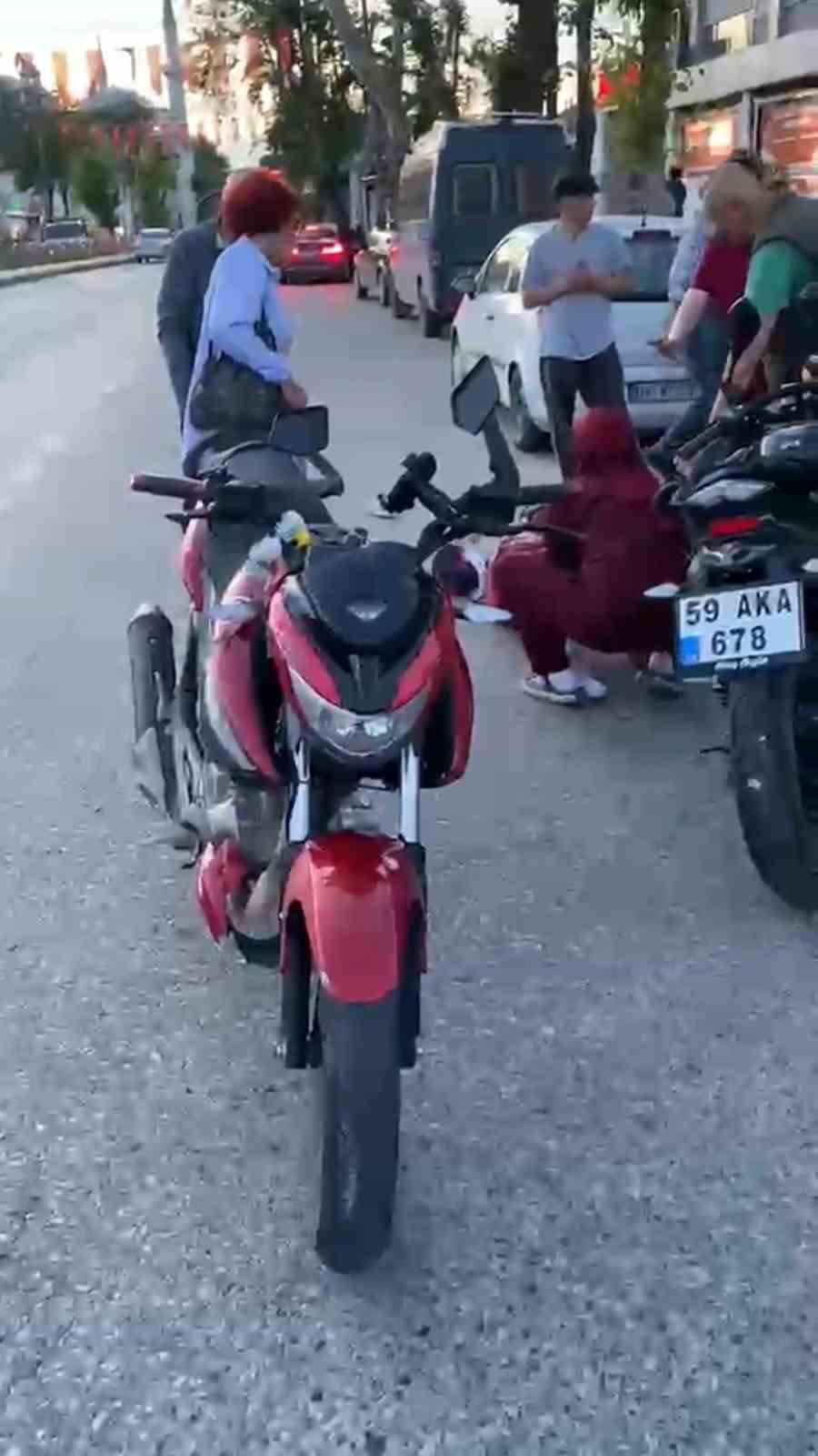 edirnede iki motosikletin carpistigi kazada 2 genc kiz yaralandi 2 UHTO3vLz