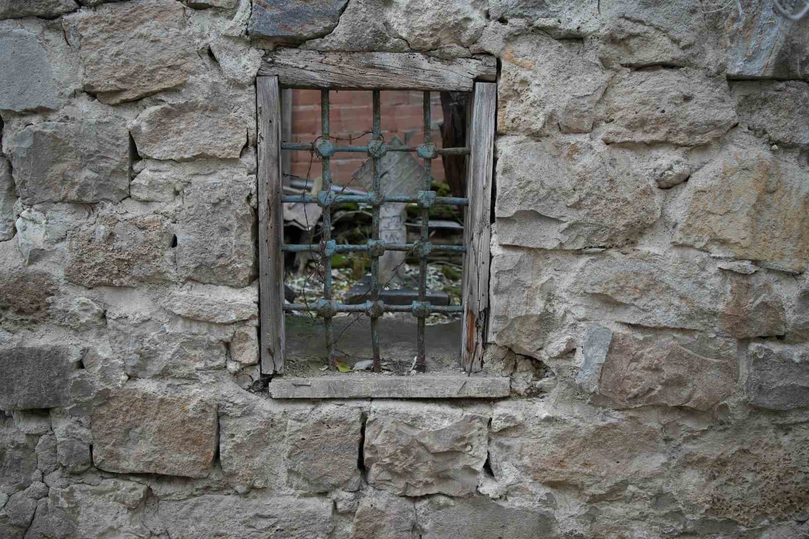 edirnede ilginc manzara osmanli donemi kabri apartman bahcesinde kaldi 9 O6RSROC8