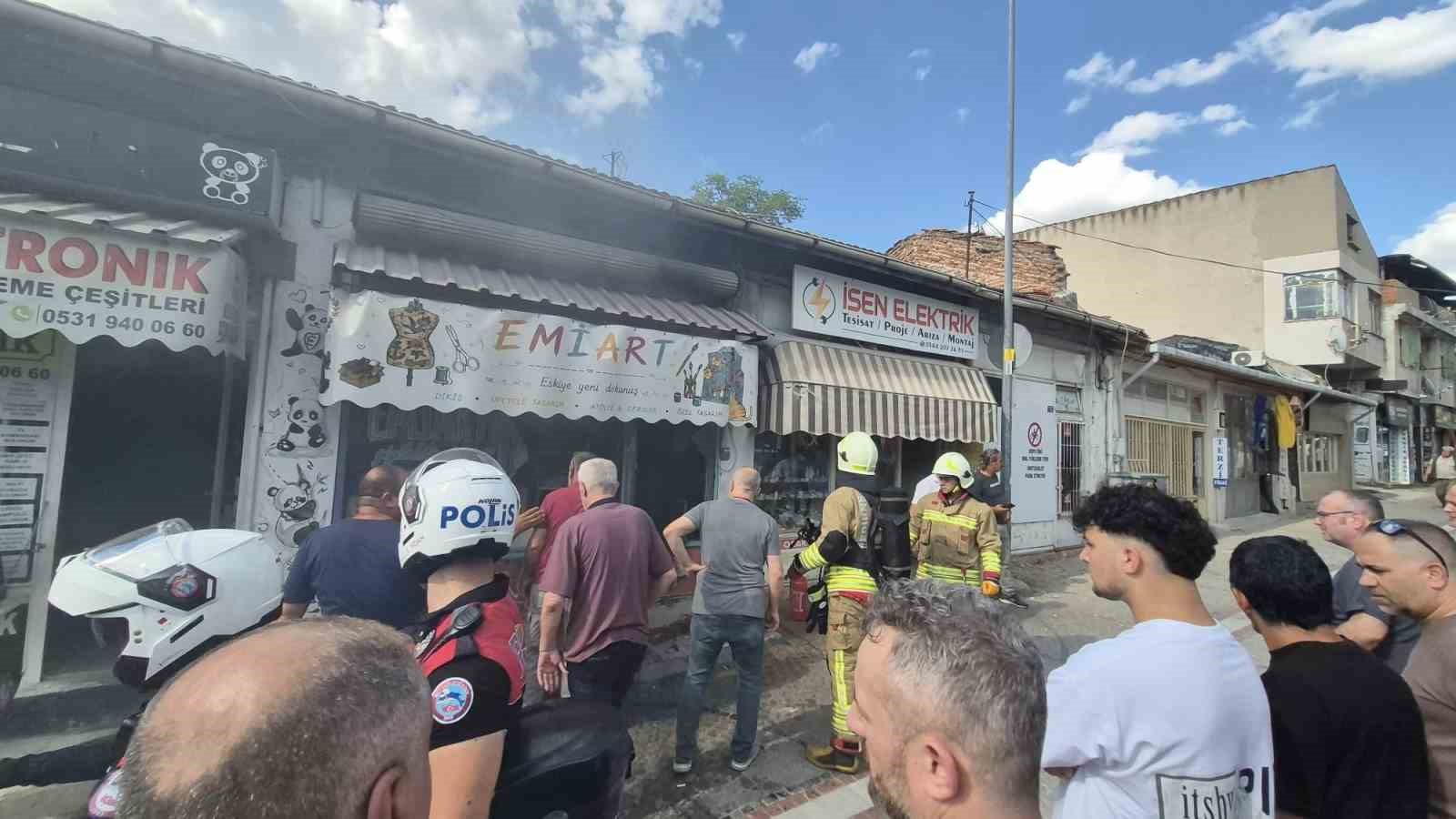 edirnede is yerinde cikan yangina kova ve hortumla mudahale 0 XUQ6iaQW