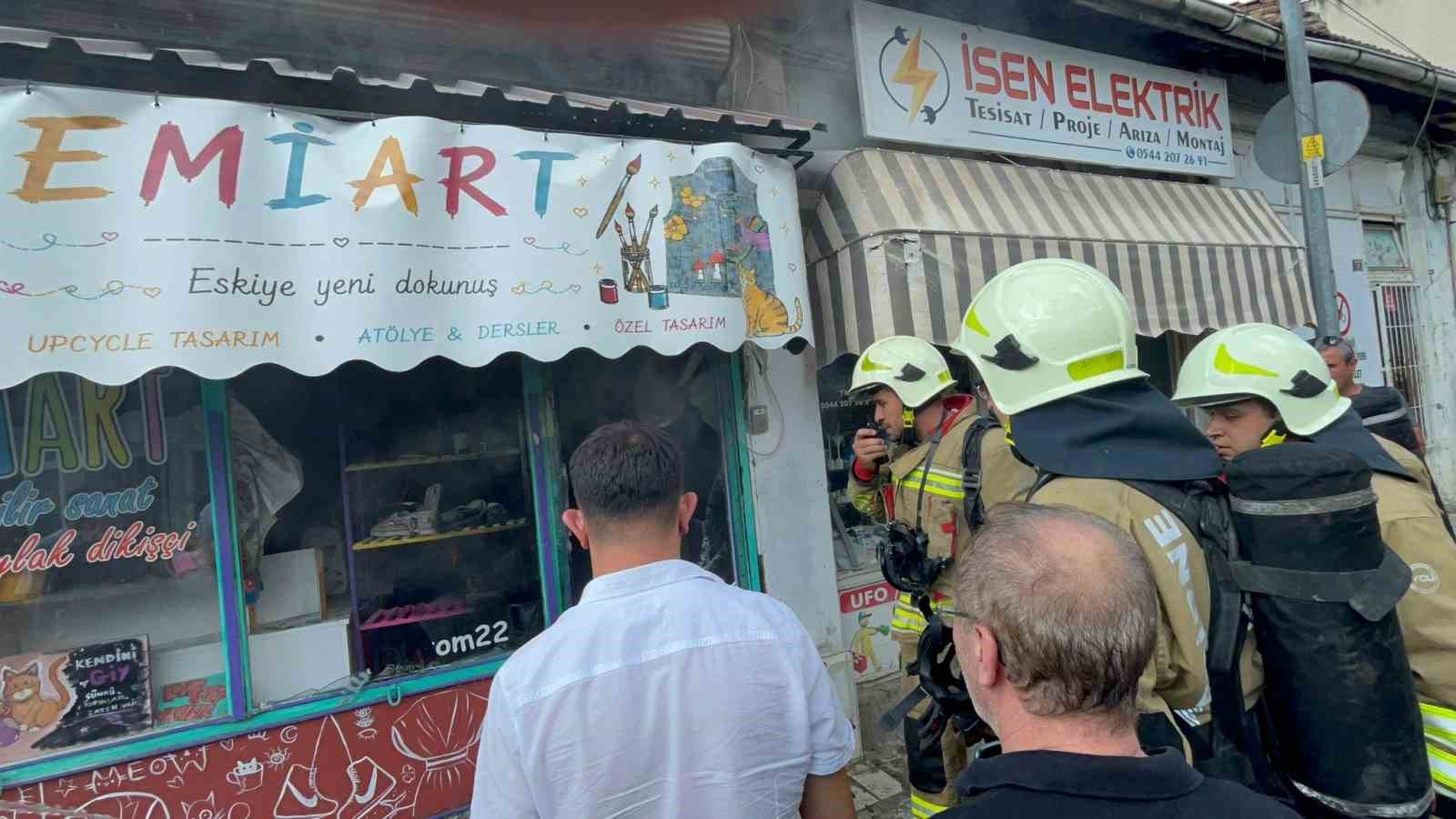 edirnede is yerinde cikan yangina kova ve hortumla mudahale 1 zBCg7r94