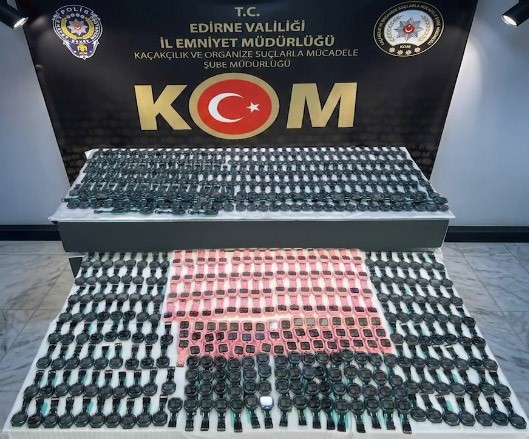 edirnede kacakcilik operasyonlari 2 milyon liralik parfum ve akilli saat ele gecirildi 1 BPVsWy7O