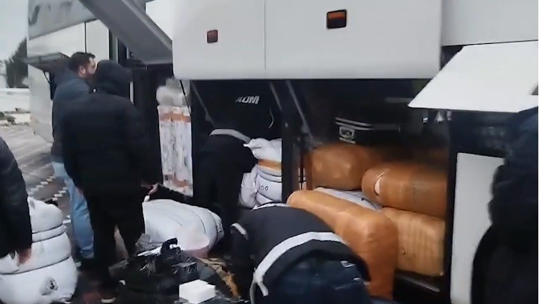 edirnede kacakcilik operasyonlari 2 milyon liralik parfum ve akilli saat ele gecirildi 2 SAUAygZW