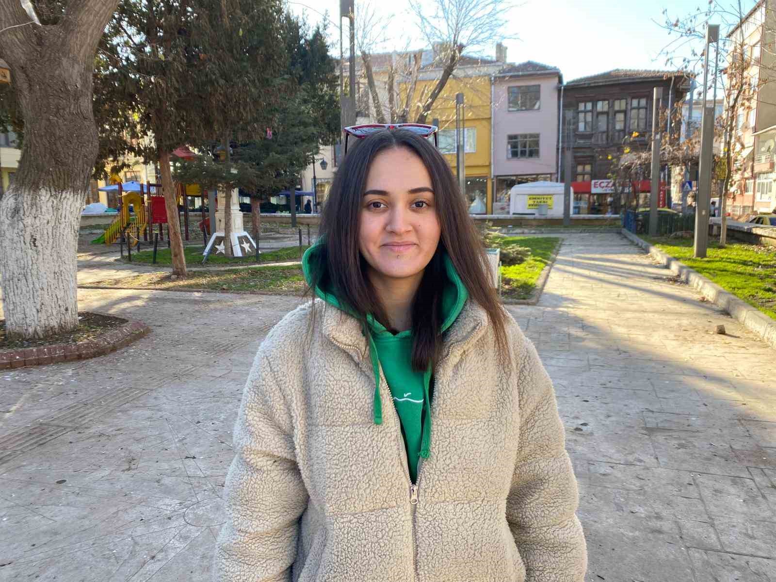edirnede kanseri yenen genc mimari vatandaslar trafikte korna calarak kutladi 1 AOdqGQvc