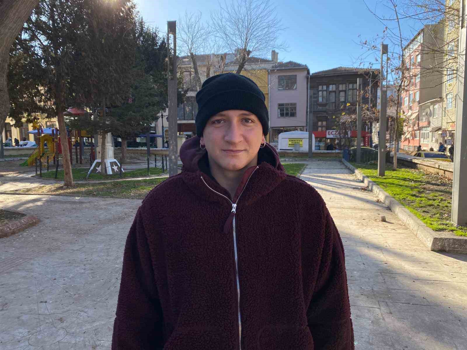 edirnede kanseri yenen genc mimari vatandaslar trafikte korna calarak kutladi 2 eZvCYLRi
