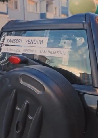 edirnede kanseri yenen genc mimari vatandaslar trafikte korna calarak kutladi 7