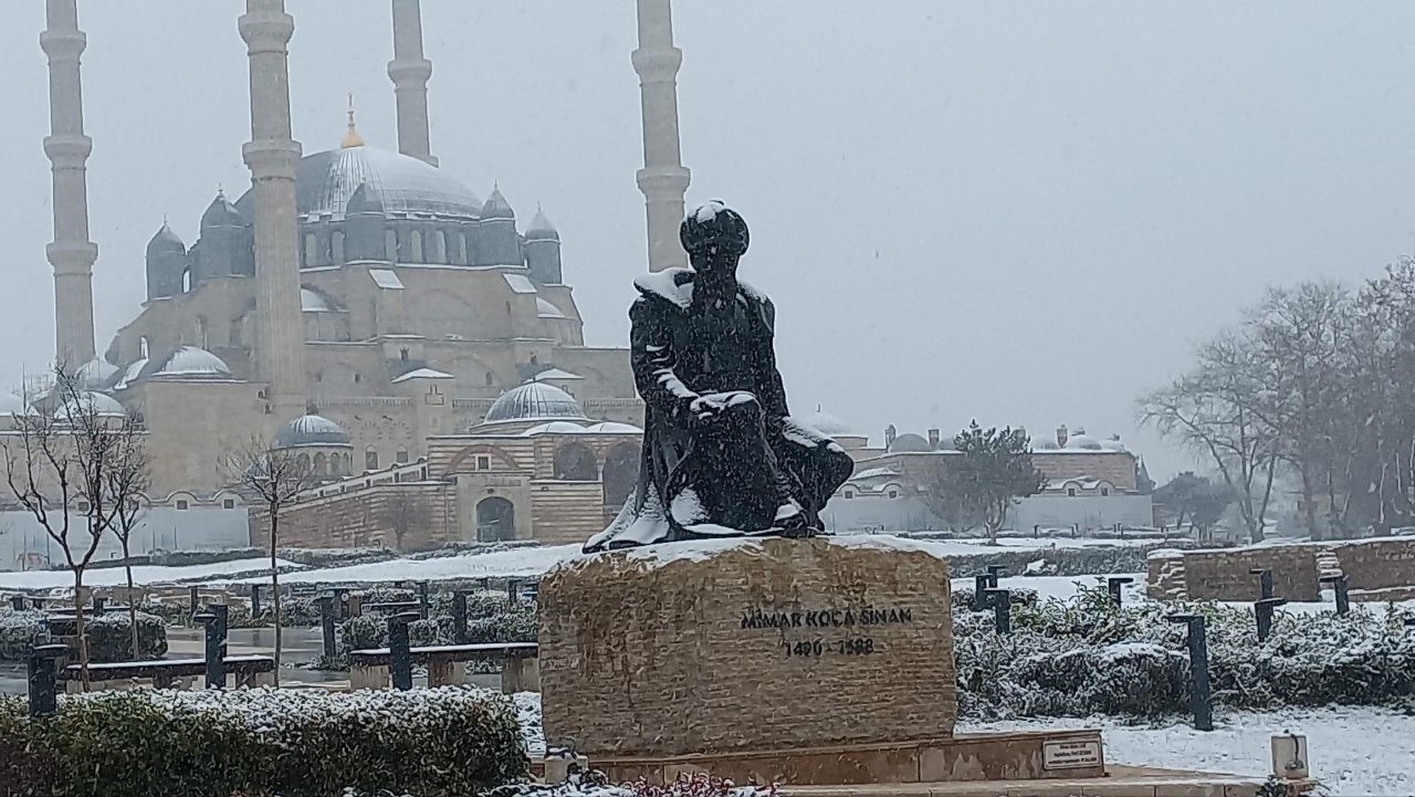 edirnede kar kent merkezinde etkisini azaltti ilcelerde kar kuremesi devam ediyor 2