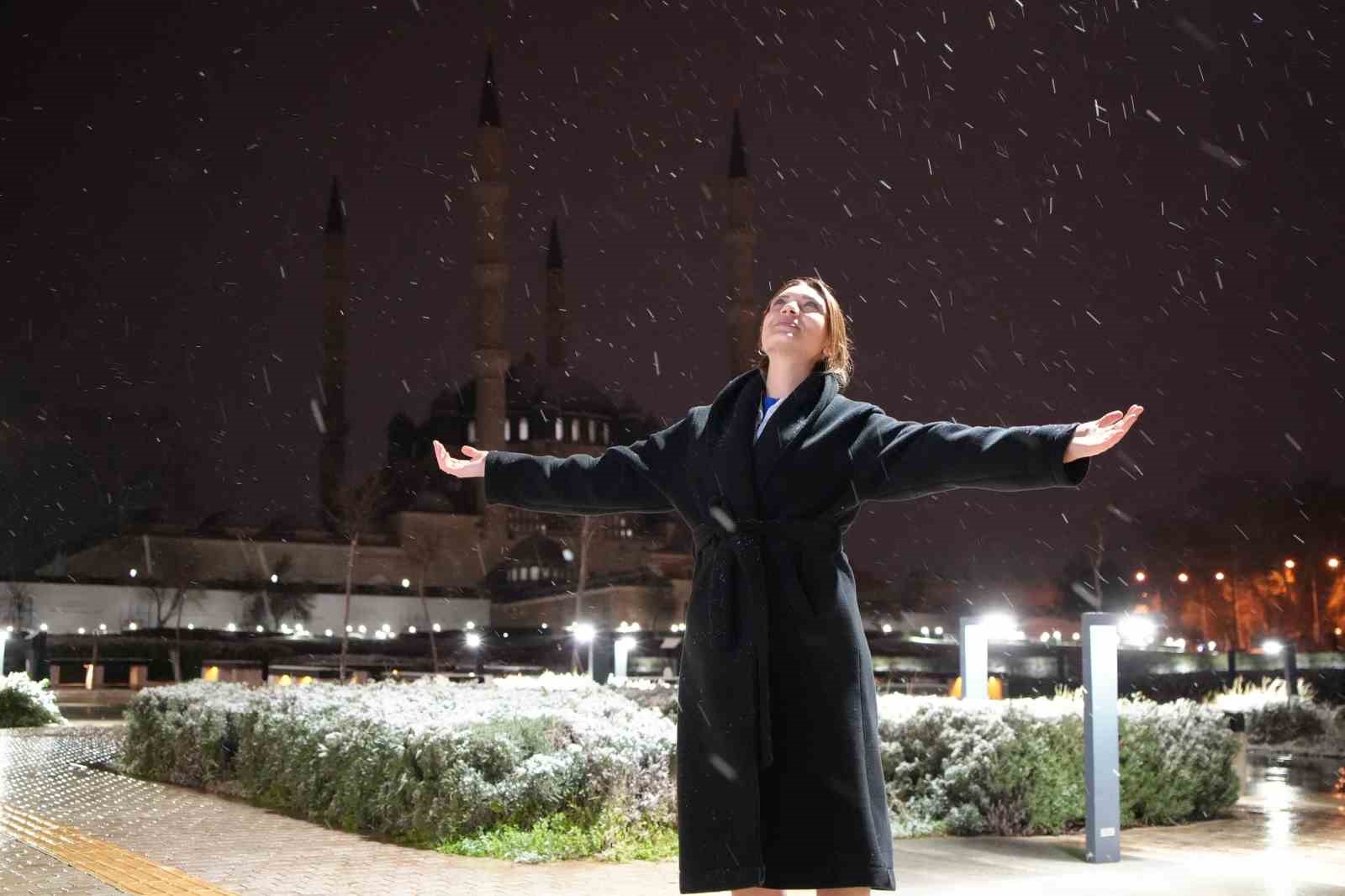 edirnede kar sevinci vatandaslar beyaz ortunun tadini cikardi 3 eQqQt1fW