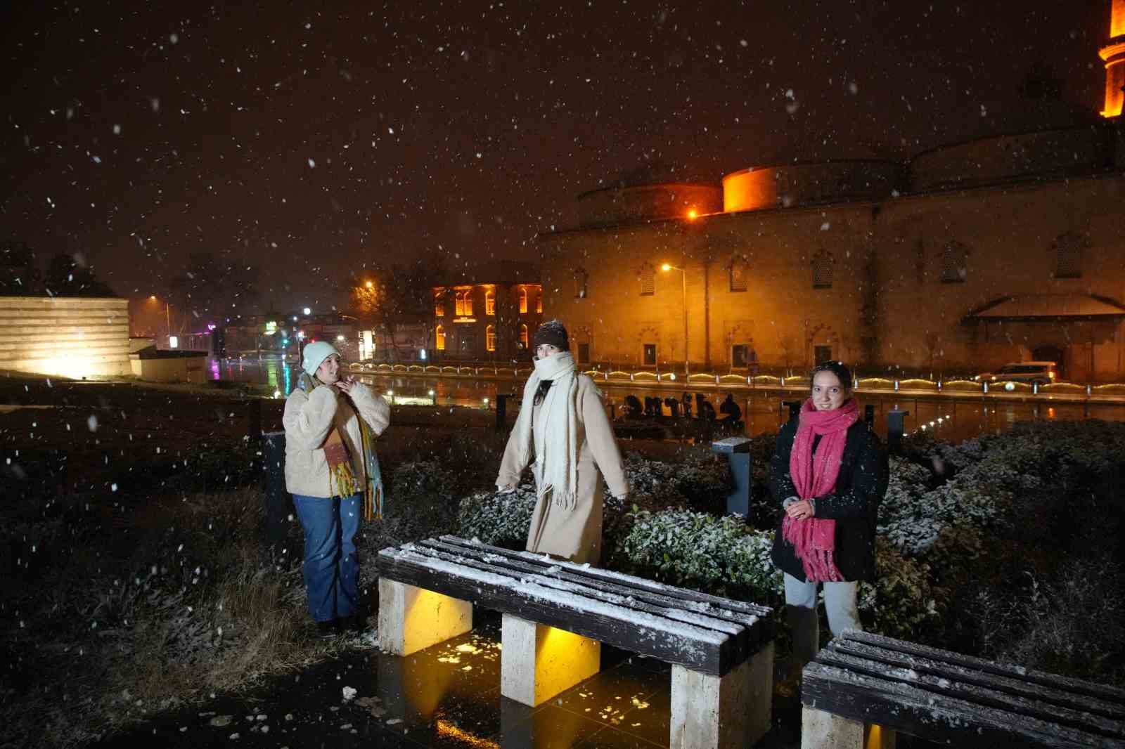 edirnede kar sevinci vatandaslar beyaz ortunun tadini cikardi 5 AnO4UfwX