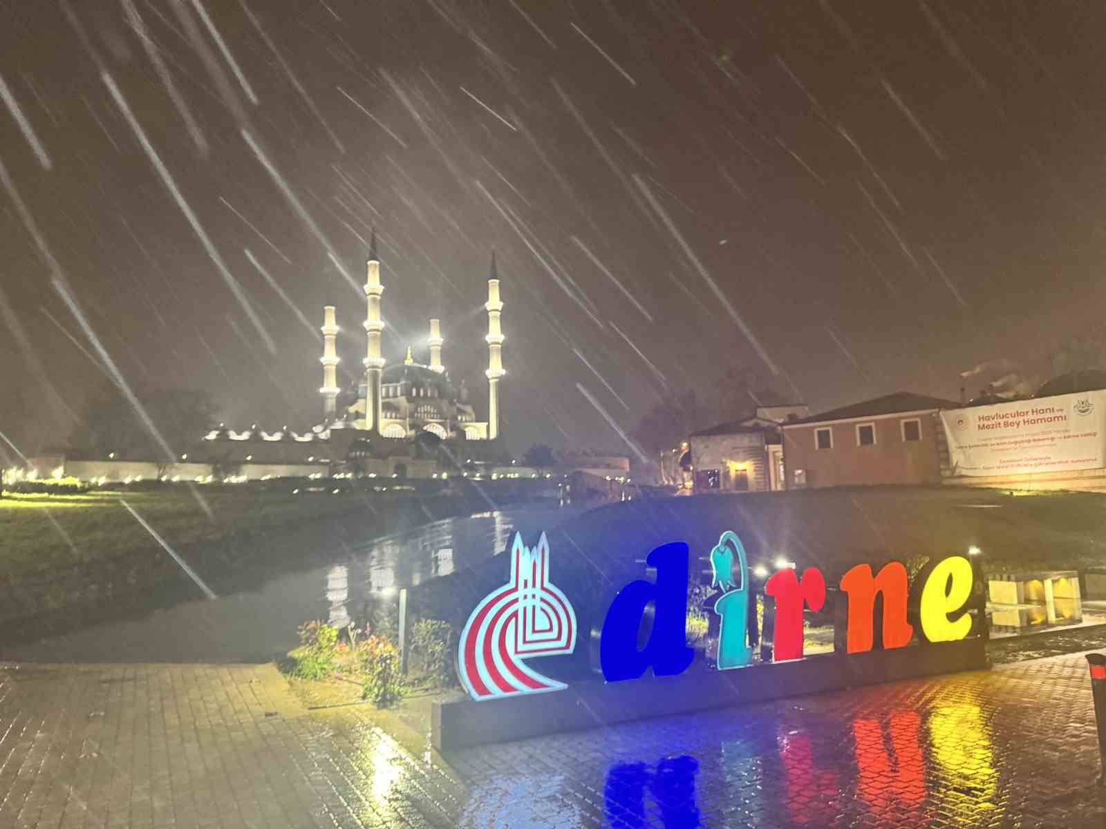 edirnede kar yagisi etkili oluyor 0 LLWFQ6R4