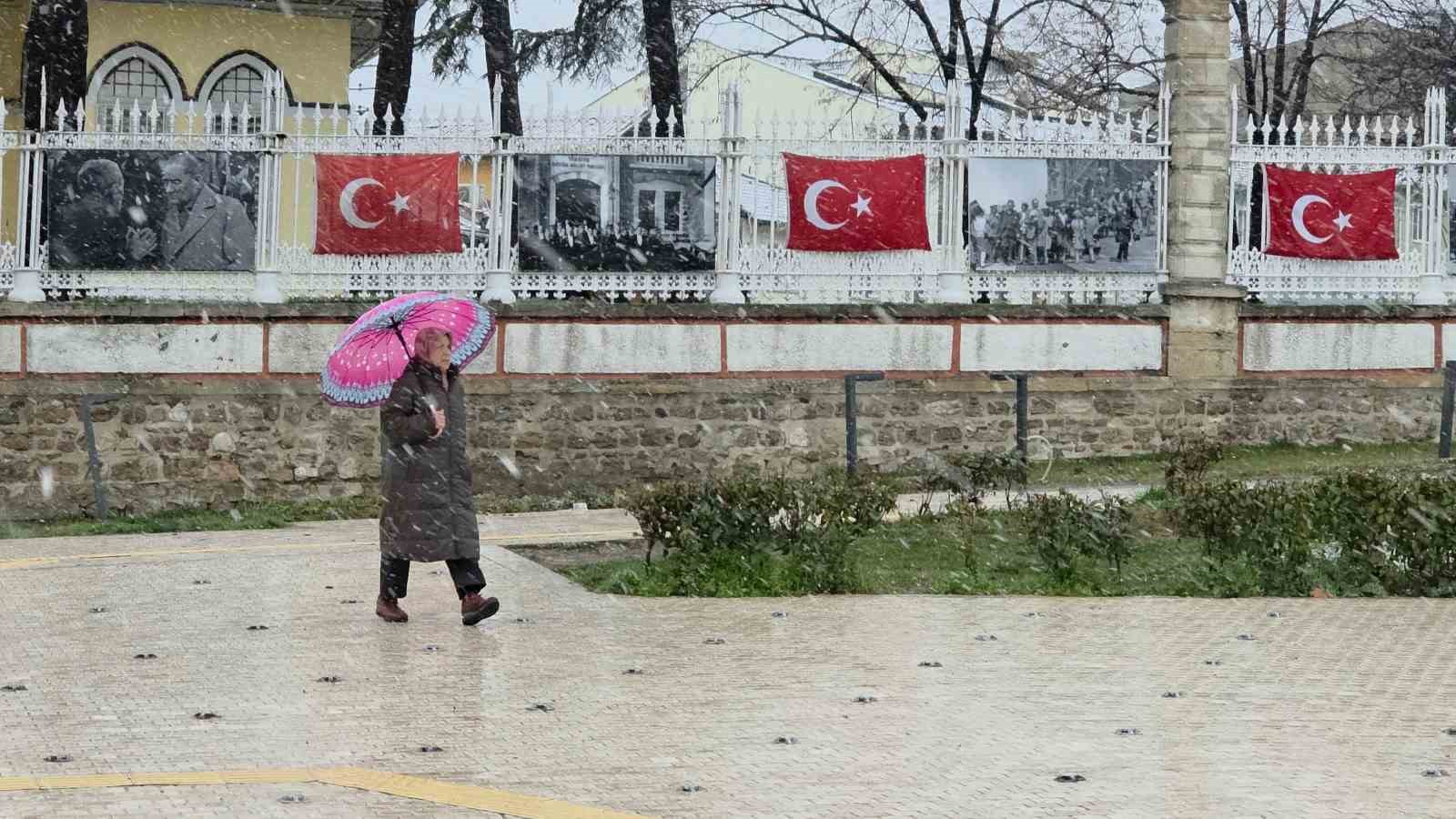 edirnede kar yagisi yeniden basladi 0 yJe51fUf