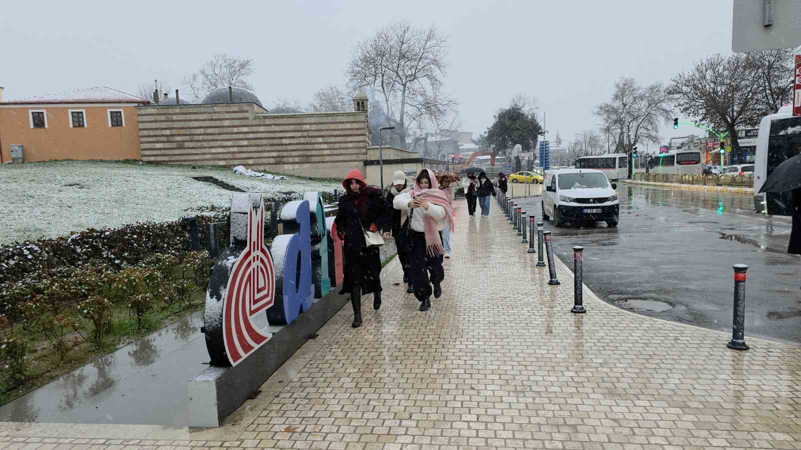 edirnede kar yagisi yeniden basladi 1