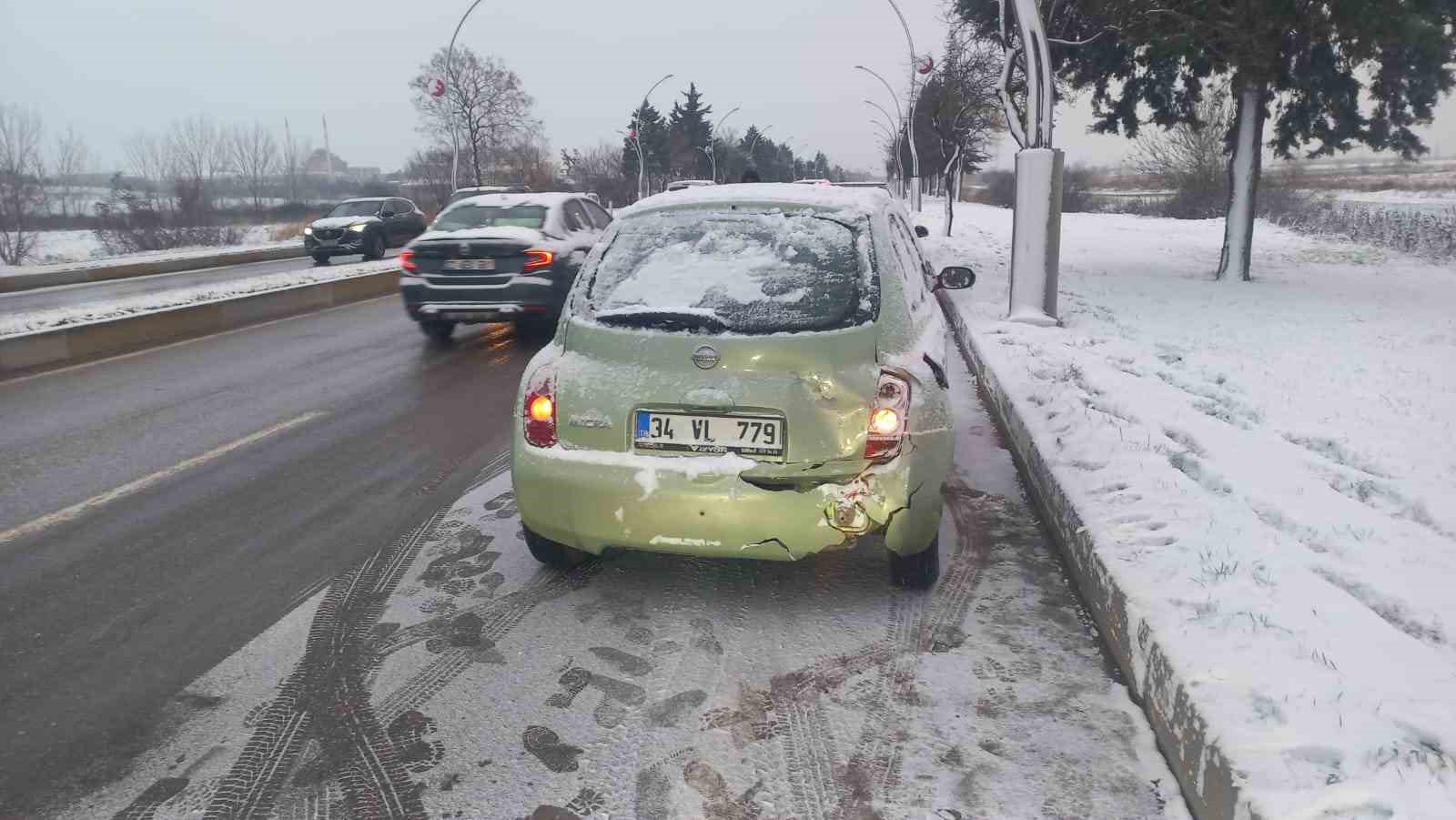 edirnede kar yagisinda zincirleme kaza 9 arac birbirine girdi 0 hp4Yid3p