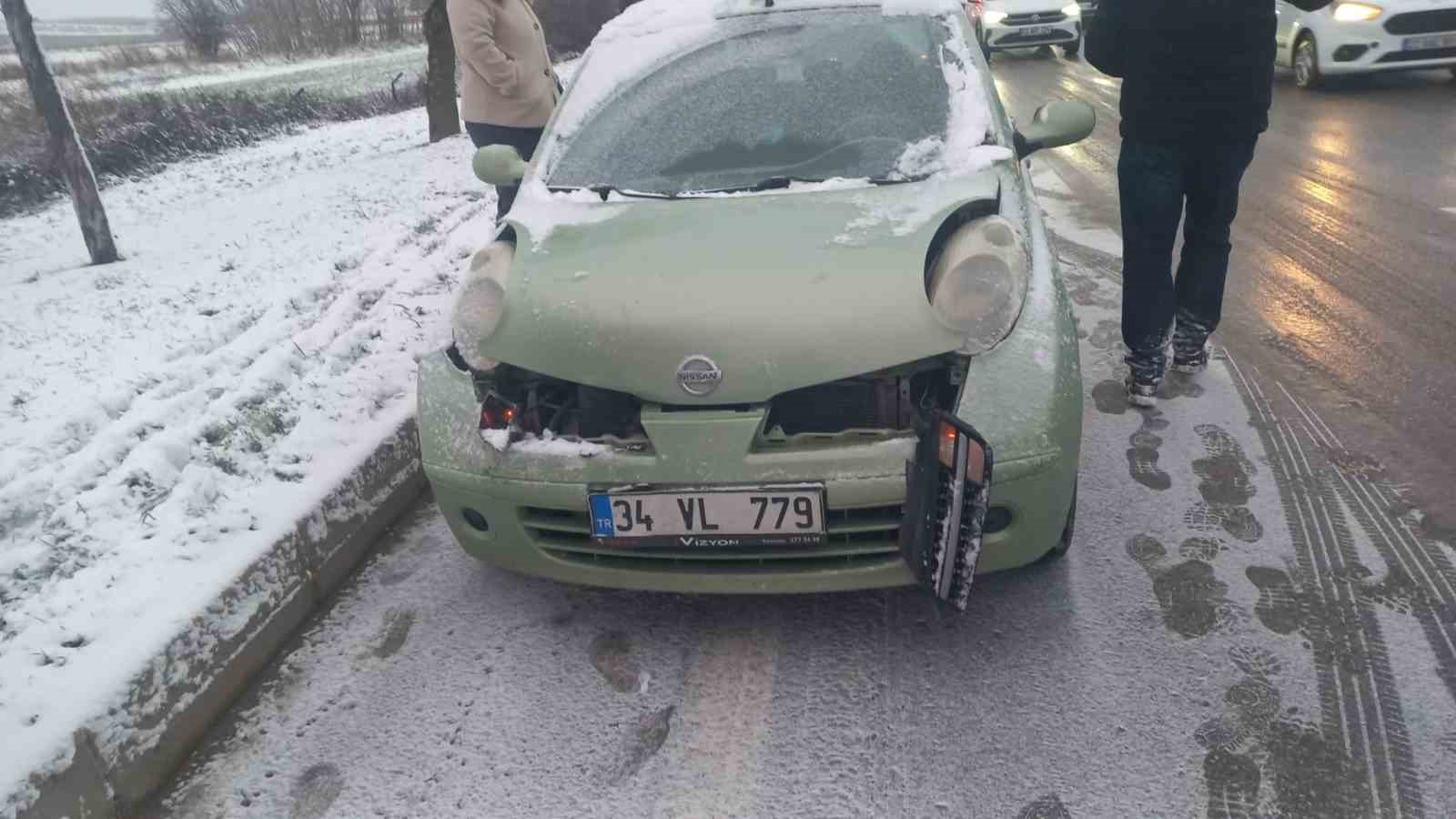 edirnede kar yagisinda zincirleme kaza 9 arac birbirine girdi 1 4PYjRzrw