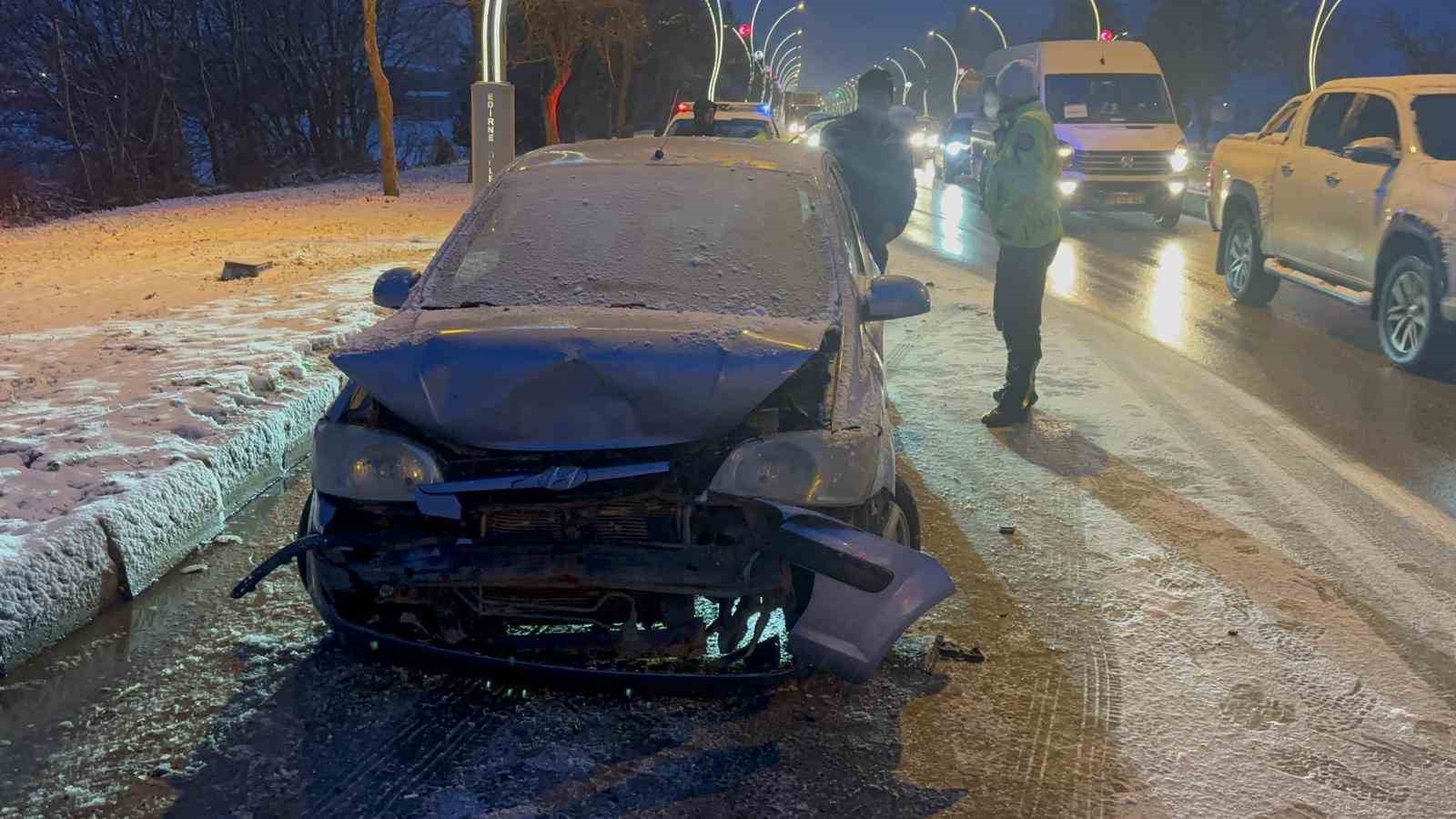 edirnede kar yagisinda zincirleme kaza 9 arac birbirine girdi 5 3ptnjp4N