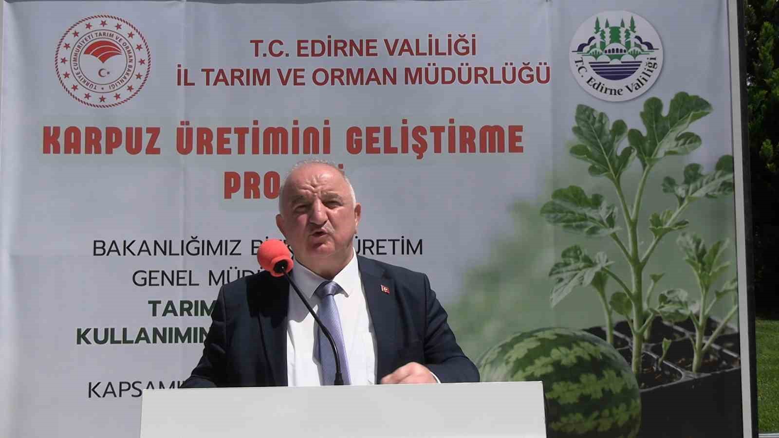edirnede karpuz fideleri ureticiyle bulustu 63 ciftciye 60 bin fide dagitildi 2