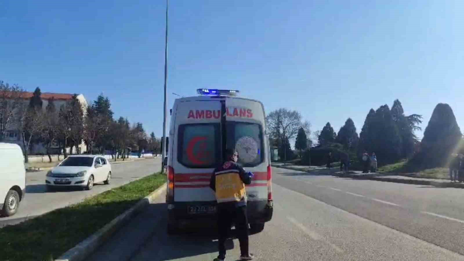 Edirne’de kırmızı ışıkta geçen yayaya araç çarptı 6 edirnede kirmizi isikta gecen yayaya arac carpti 2 SI9hg7n9