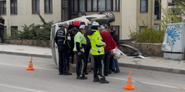 edirnede-kontrolden-cikan-hafif-ticari-arac-yan-yatti-surucu-yaralandi-kPGwuxkT.jpg