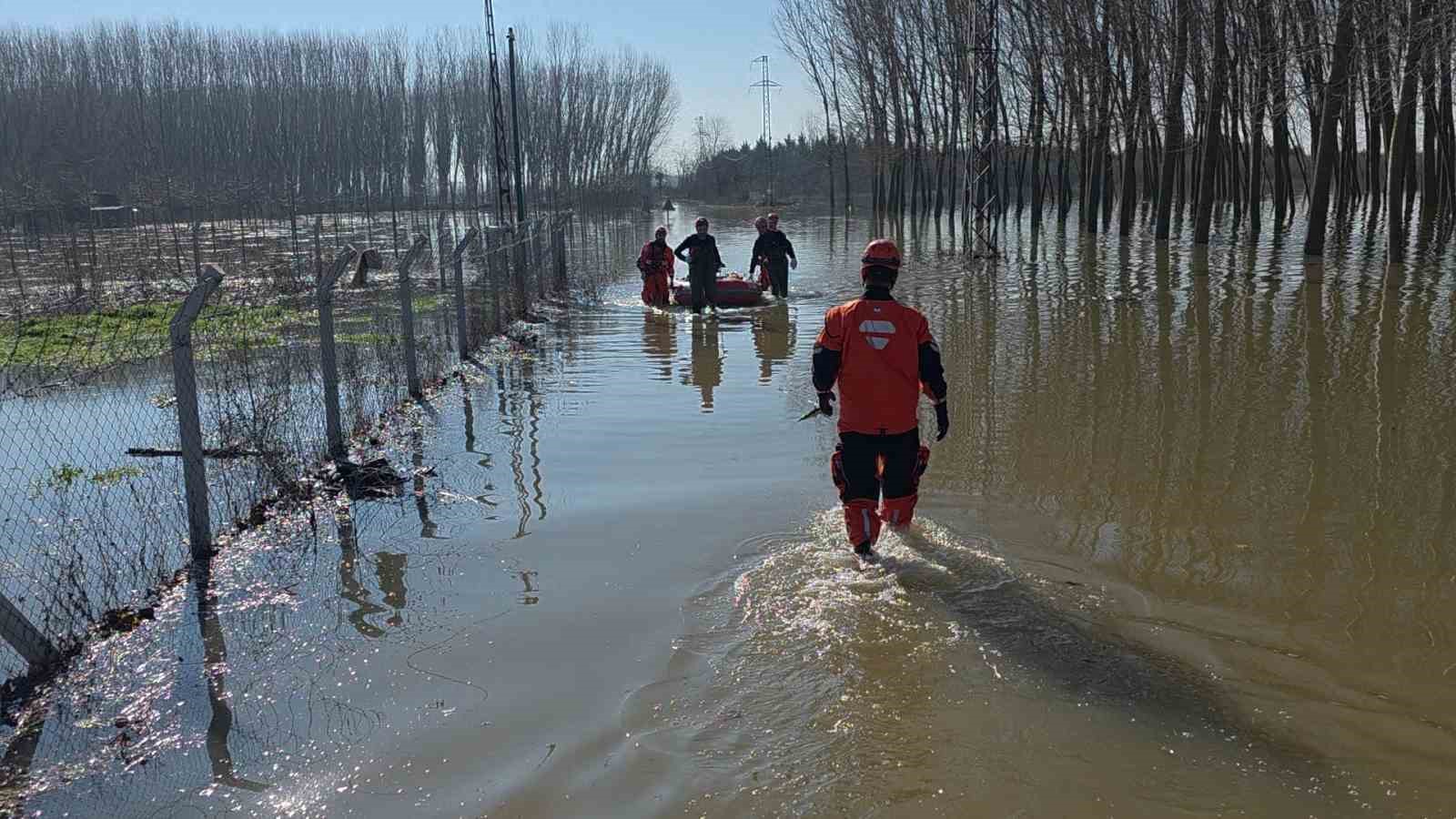 edirnede koyunlar botlarla kurtarildi 3 VlNuV6X6