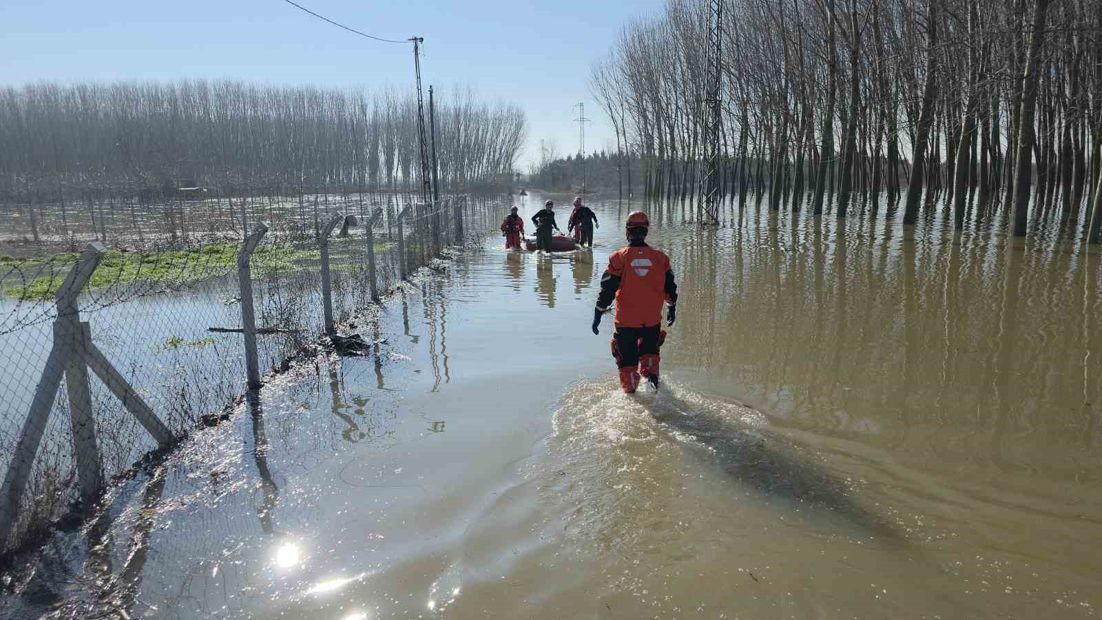 edirnede koyunlar botlarla kurtarildi 5 Xup5SRre