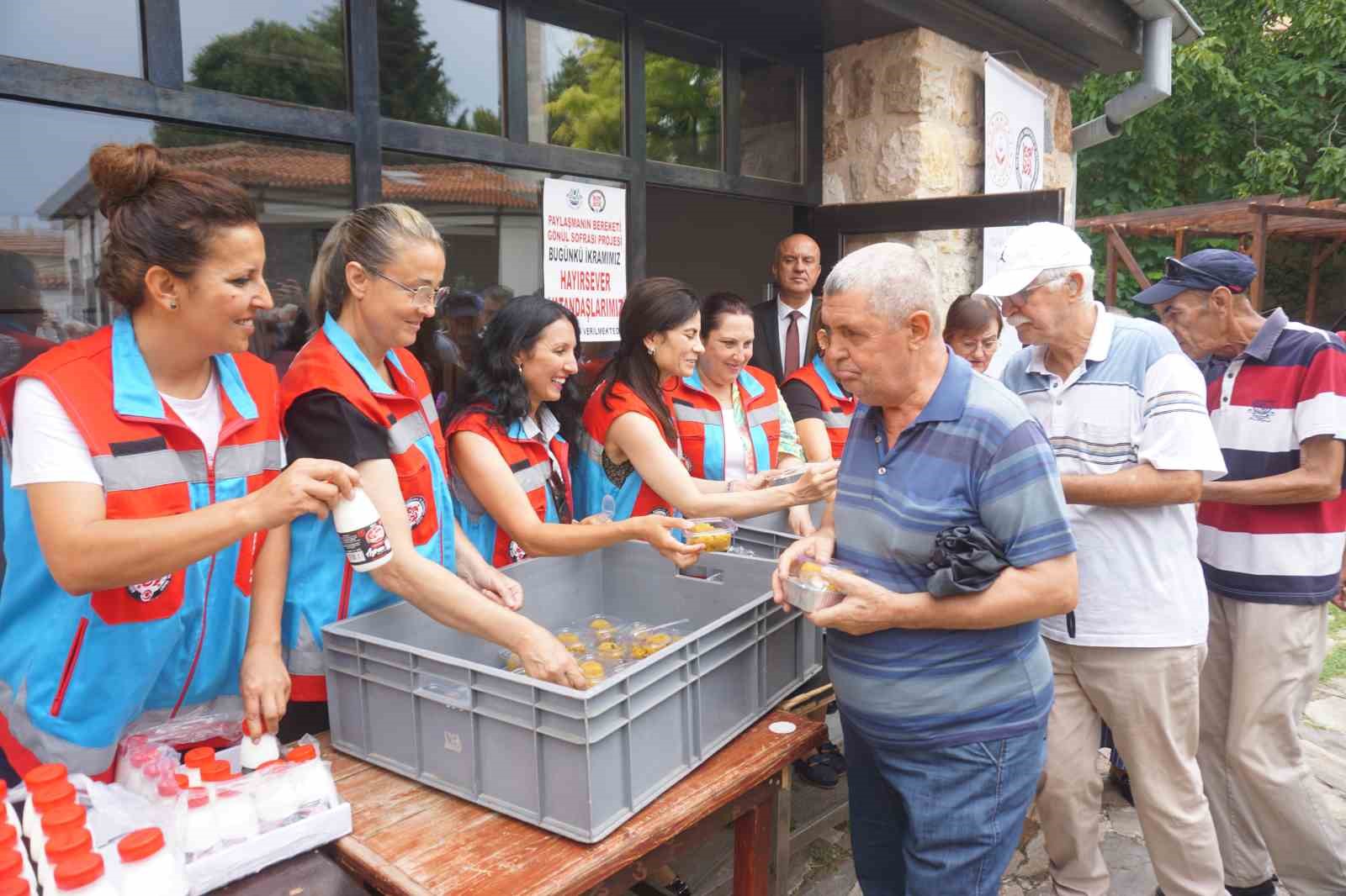 edirnede kurulan gonul sofrasinda dayanisma ornegi 0 VP42J9rB