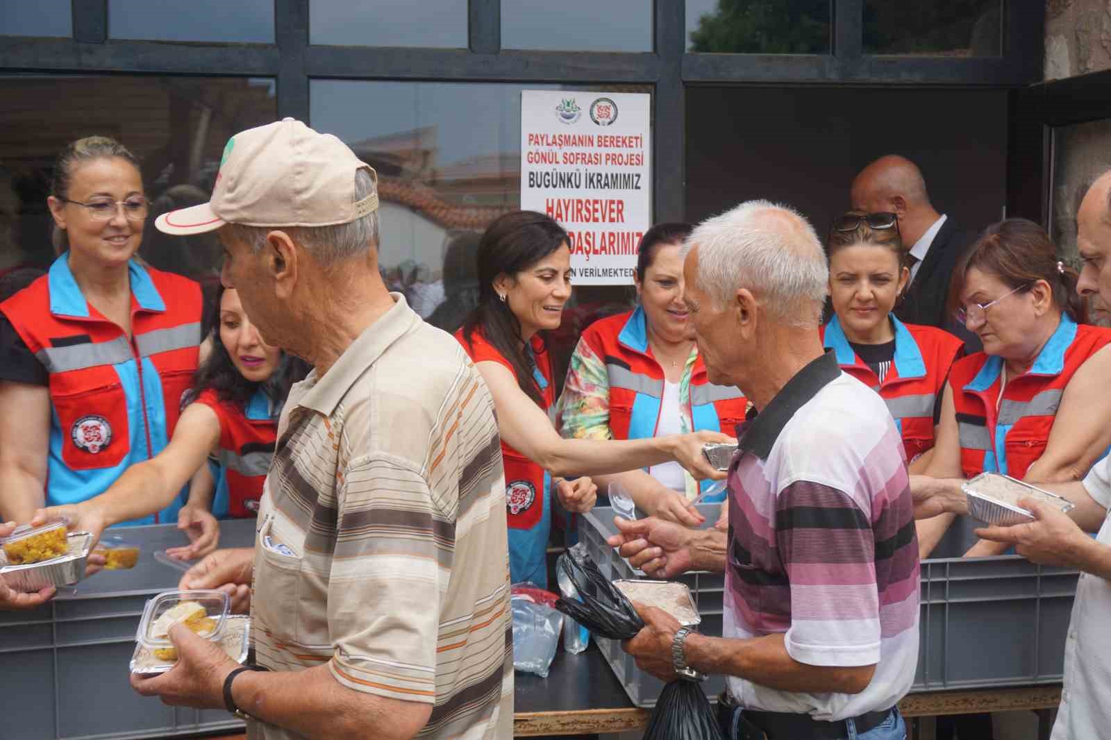 edirnede kurulan gonul sofrasinda dayanisma ornegi 1 M5PDYLbG