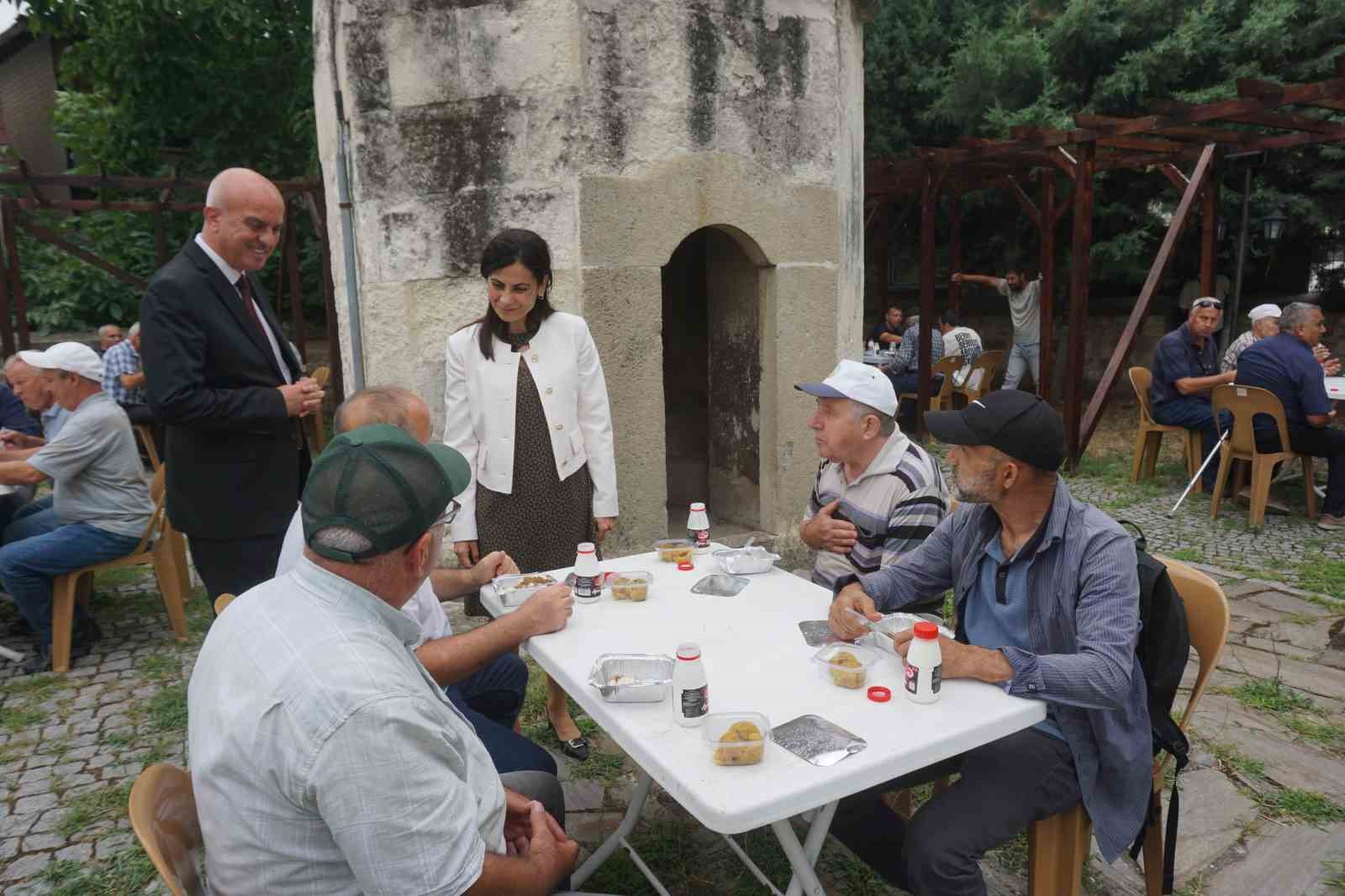 edirnede kurulan gonul sofrasinda dayanisma ornegi 3
