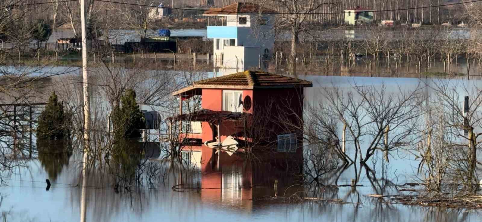 edirnede meric nehri tasti cok sayida hobi bahcesi su altinda kaldi 4 kFfhPctW