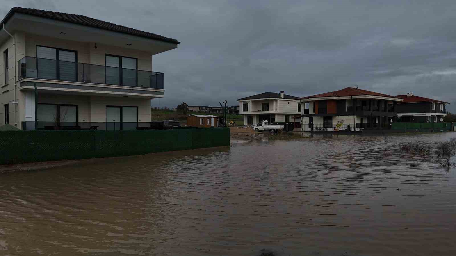edirnede milyonluk villalar sular altinda kaldi 1 wZVlAP6e