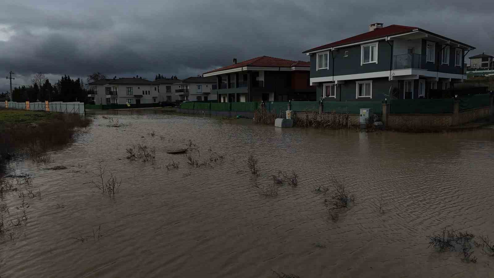 edirnede milyonluk villalar sular altinda kaldi 2