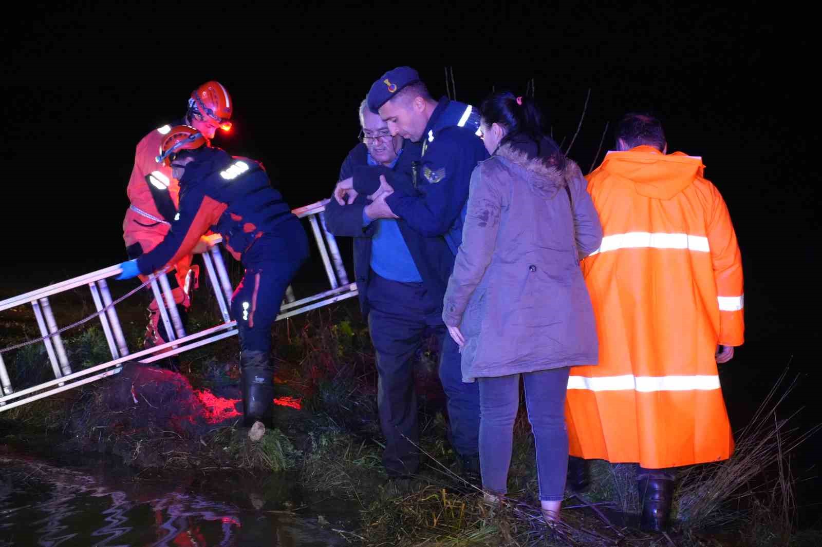 edirnede minibus sulama kanalina dustu mahsur kalanlar kurtarildi 2 85LB5Ckd