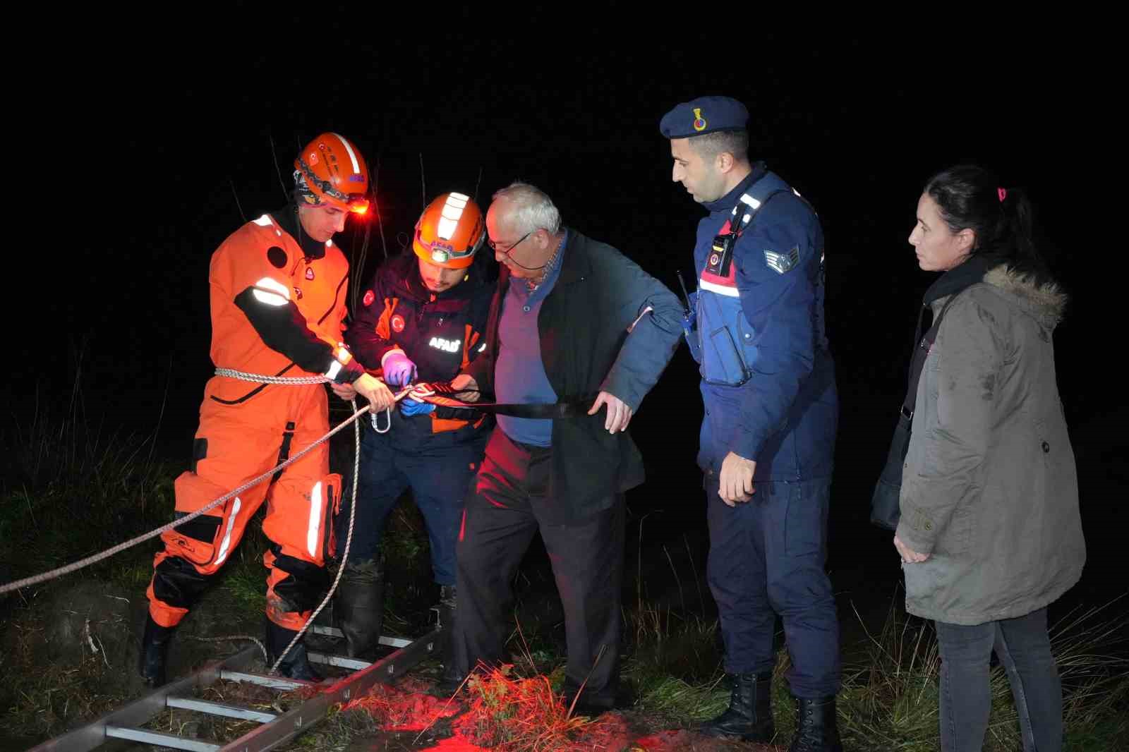 edirnede minibus sulama kanalina dustu mahsur kalanlar kurtarildi 3 dRKRF7Bq