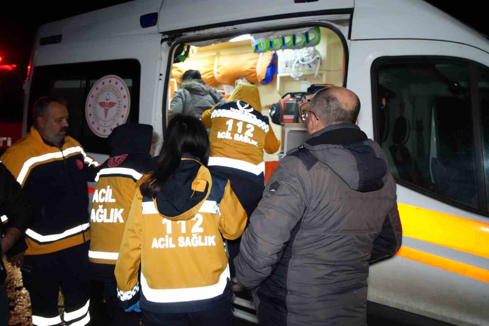 edirnede minibus sulama kanalina dustu mahsur kalanlar kurtarildi 4 qpmQGE4y