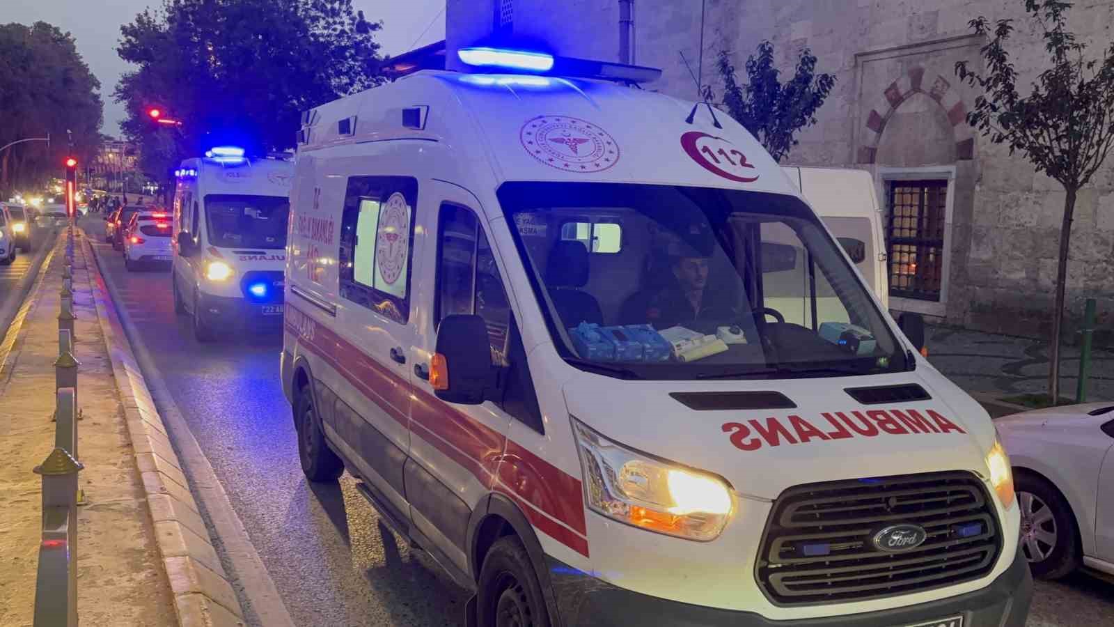 edirnede motosiklet refuje carpti 2 yarali 0 EnWSYrIi