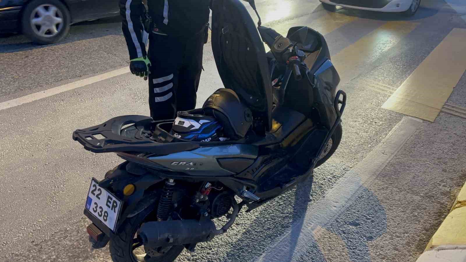 edirnede motosiklet refuje carpti 2 yarali 1 CcS3s49W