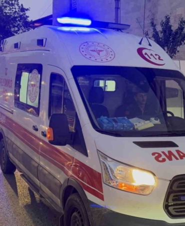 edirnede-motosiklet-refuje-carpti-2-yarali-DeBBCMDg.jpg