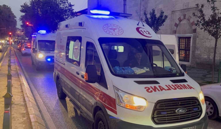 edirnede-motosiklet-refuje-carpti-2-yarali-DeBBCMDg.jpg