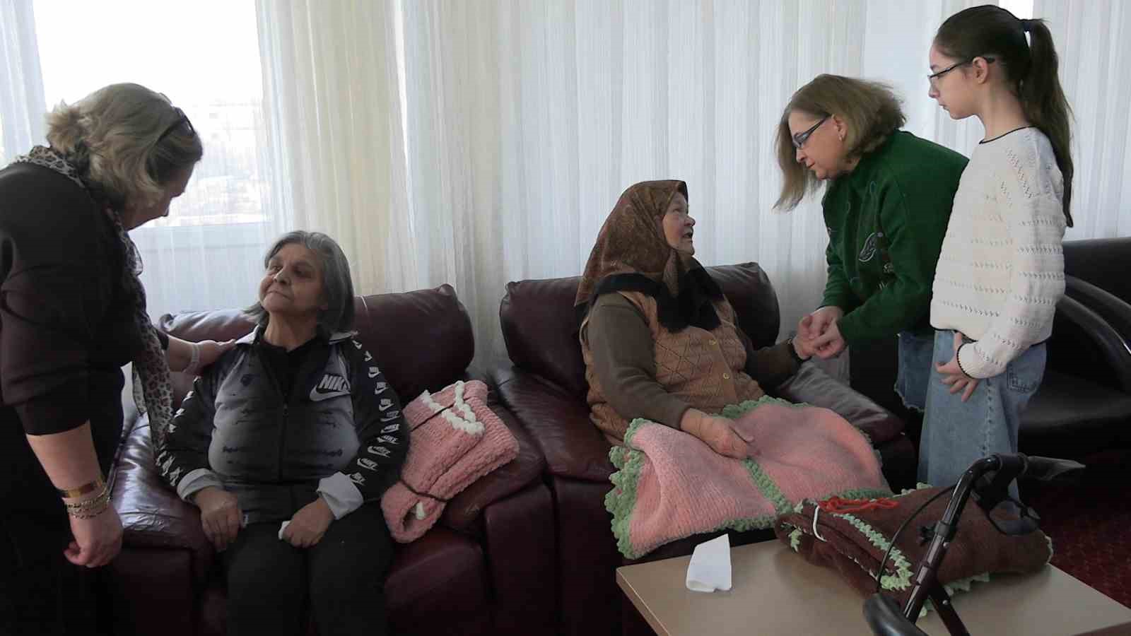 Edirne’de öğrenciler huzurevi sakinlerinin yüreğini ısıttı: Minik ellerden büyük vefa 5 edirnede ogrenciler huzurevi sakinlerinin yuregini isitti minik ellerden buyuk vefa 1 uXpjLUVe