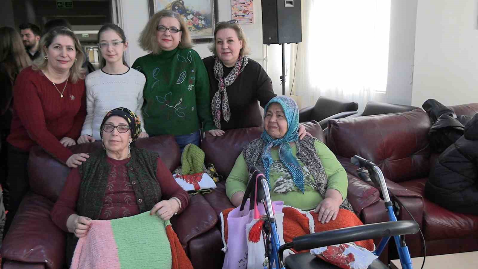 Edirne’de öğrenciler huzurevi sakinlerinin yüreğini ısıttı: Minik ellerden büyük vefa 9 edirnede ogrenciler huzurevi sakinlerinin yuregini isitti minik ellerden buyuk vefa 5 iMiLdui3
