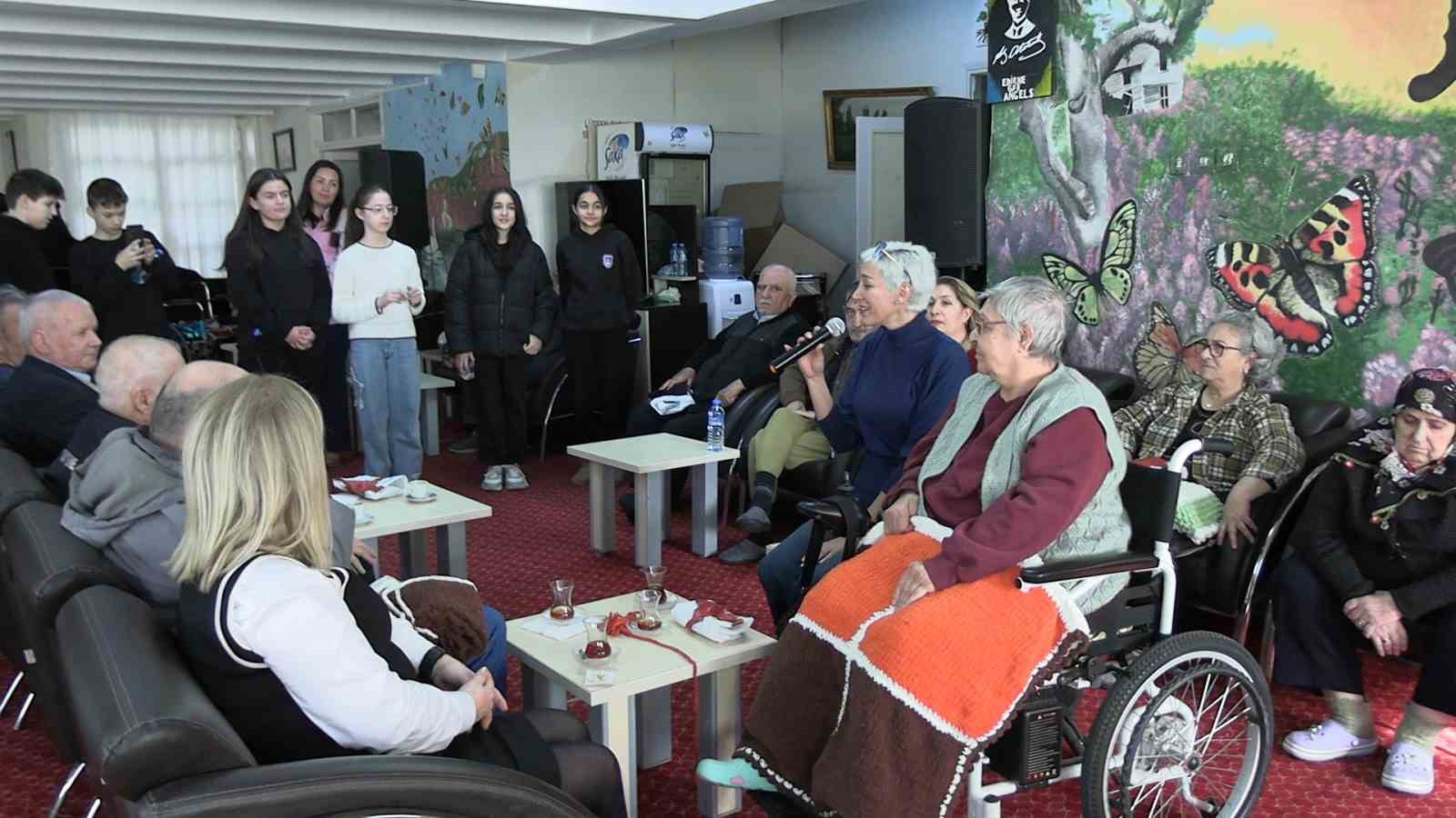 Edirne’de öğrenciler huzurevi sakinlerinin yüreğini ısıttı: Minik ellerden büyük vefa 10 edirnede ogrenciler huzurevi sakinlerinin yuregini isitti minik ellerden buyuk vefa 6 dGvLqa2D
