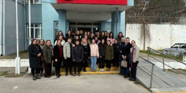 edirnede-ogrenciler-huzurevi-sakinlerinin-yuregini-isitti-minik-ellerden-buyuk-vefa-fz1HePXk.jpg