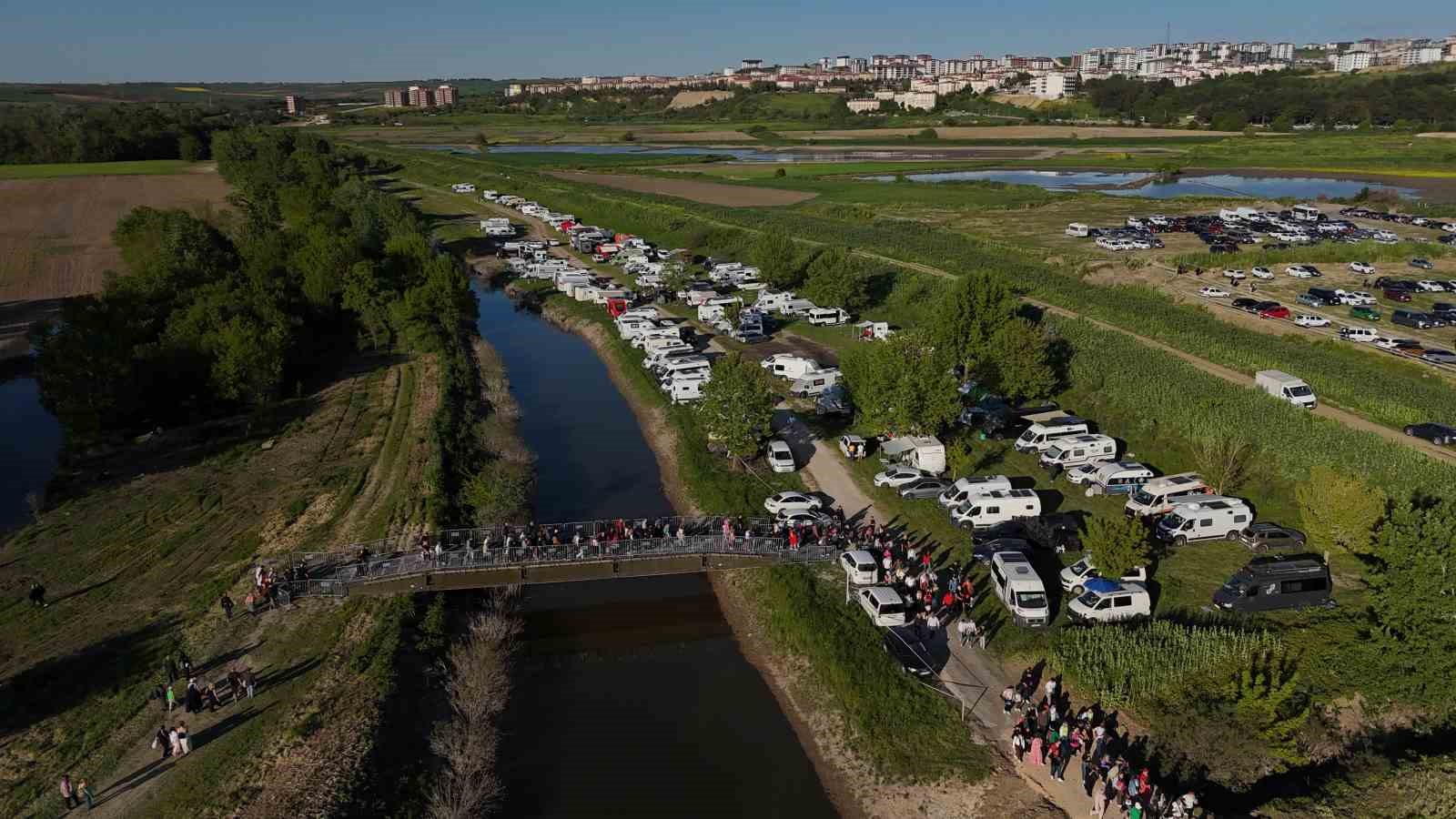 Edirne’de oteller doldu, ziyaretçiler çadır ve karavanlara yöneldi 7 edirnede oteller doldu ziyaretciler cadir ve karavanlara yoneldi 3 EFkSHFRd