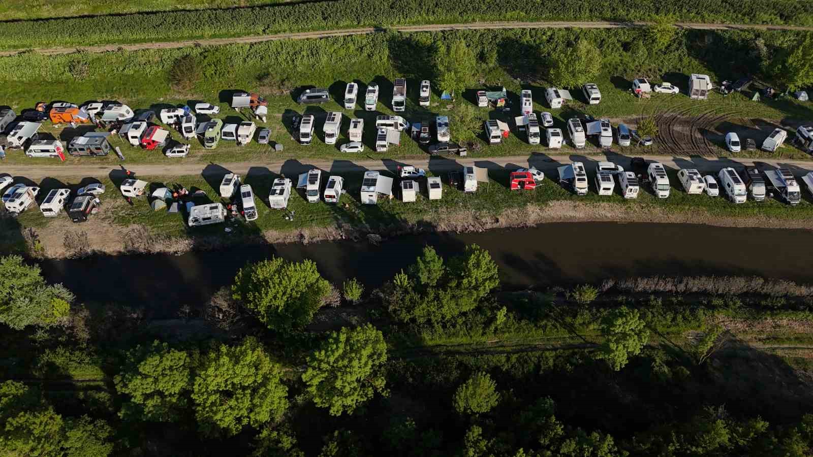 Edirne’de oteller doldu, ziyaretçiler çadır ve karavanlara yöneldi 8 edirnede oteller doldu ziyaretciler cadir ve karavanlara yoneldi 4 KuVDd4IE