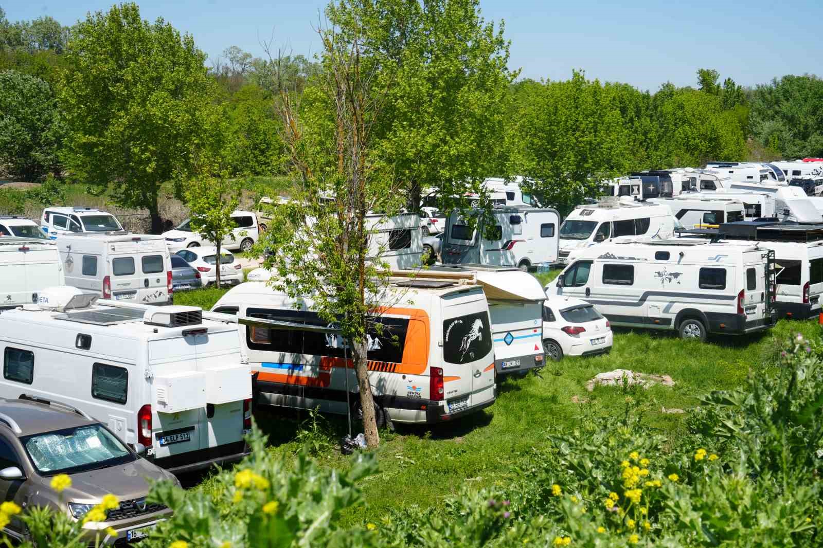 Edirne’de oteller doldu, ziyaretçiler çadır ve karavanlara yöneldi 12 edirnede oteller doldu ziyaretciler cadir ve karavanlara yoneldi 8 TVvNu35w
